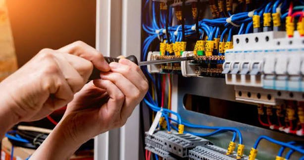خدمات الكهرباء المنزلية